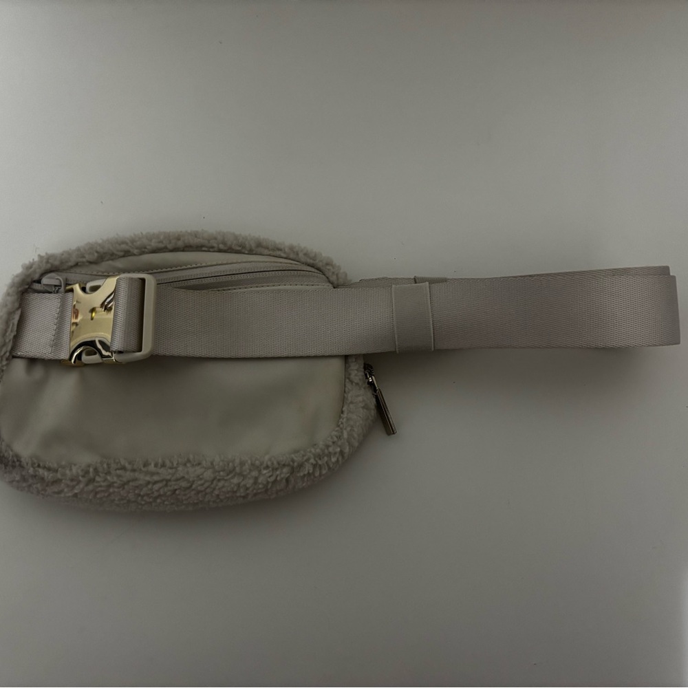 lululemon athletica white Sherpa Belt Bag - Picture 2 of 4